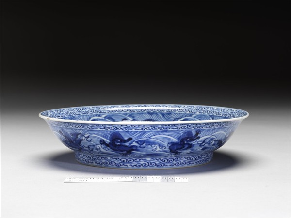 青花波濤海獸紋盤