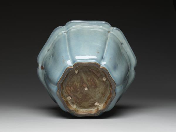 鈞窯 月白葵花式花盆