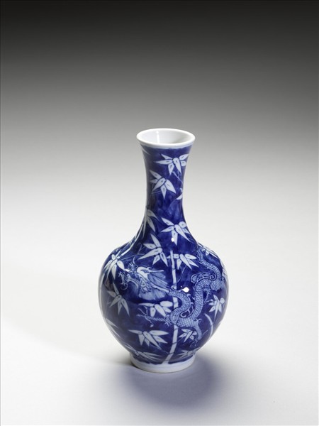 青花竹葉龍紋瓶