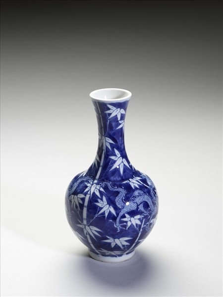 青花竹葉龍紋瓶