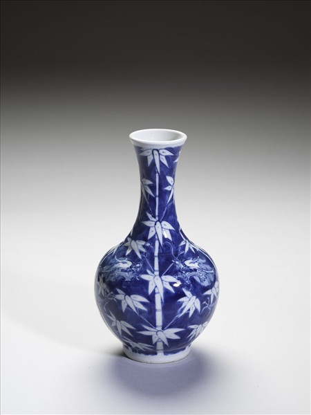 青花竹葉龍紋瓶