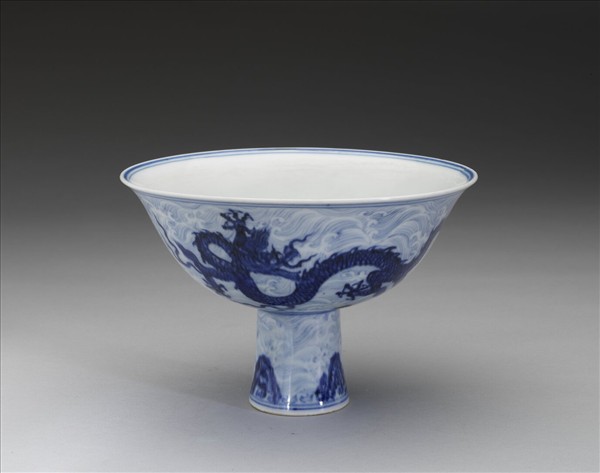 青花波濤雙龍紋高足碗