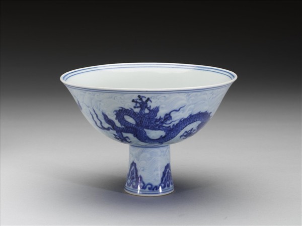 青花波濤雙龍紋高足碗