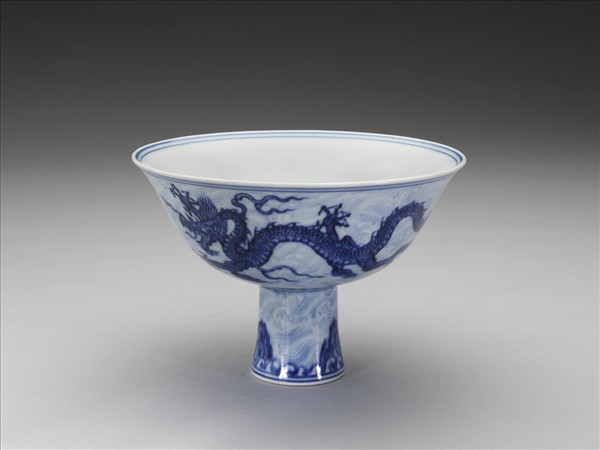 青花波濤雙龍紋高足碗