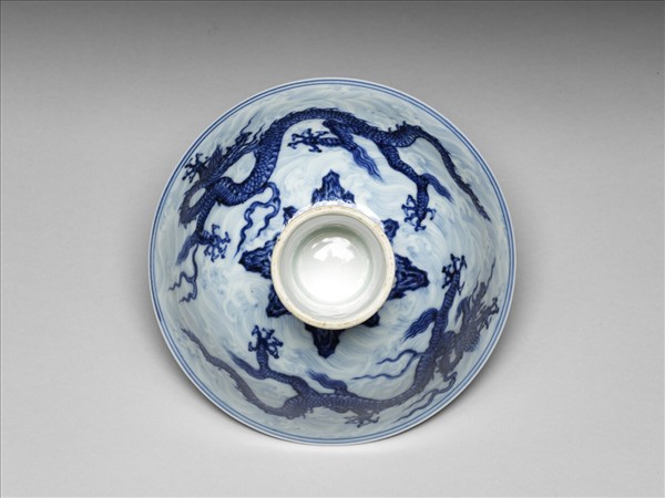 青花波濤雙龍紋高足碗