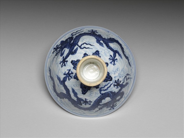 青花波濤雙龍紋高足碗