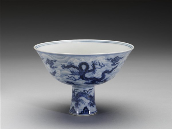 青花波濤雙龍紋高足碗