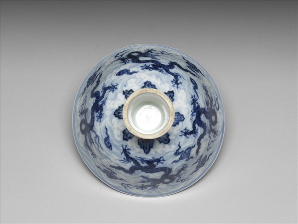 青花波濤雙龍紋高足碗