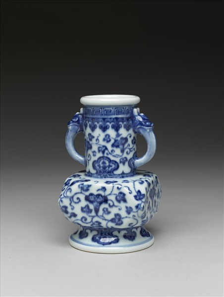 青花牽牛花獸耳折方瓶