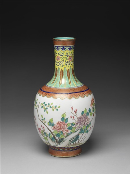 「慎德堂」款粉彩牡丹紋瓶