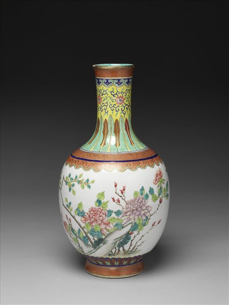 「慎德堂」款粉彩牡丹紋瓶