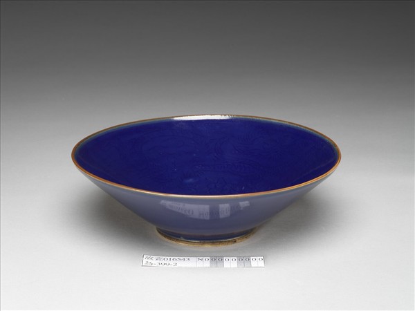 霽青釉雙龍紋碗