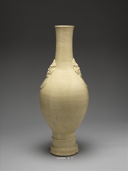 白瓷獸耳銜環瓶