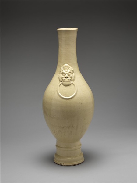 白瓷獸耳銜環瓶