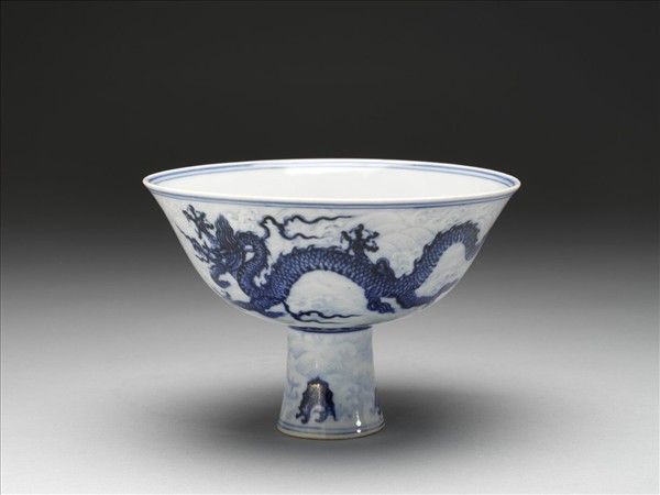 青花波濤雙龍紋高足碗