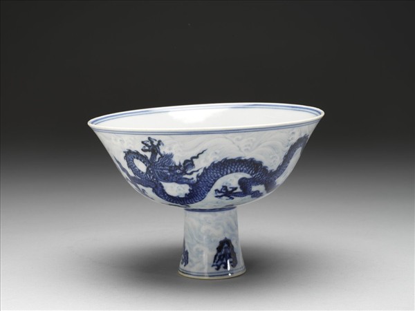 青花波濤雙龍紋高足碗