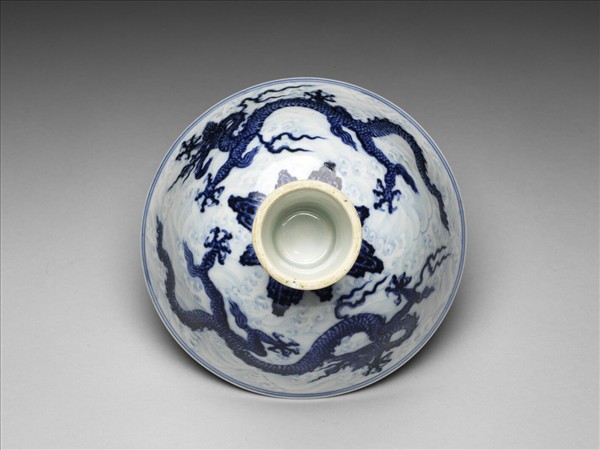 青花波濤雙龍紋高足碗