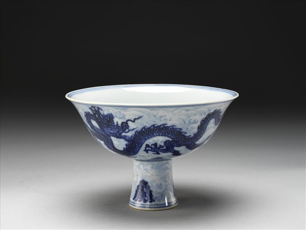 青花波濤雙龍紋高足碗