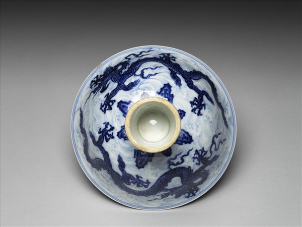 青花波濤雙龍紋高足碗