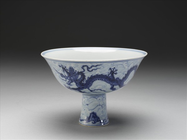 青花波濤雙龍紋高足碗
