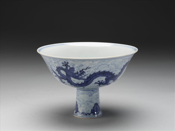 青花波濤雙龍紋高足碗