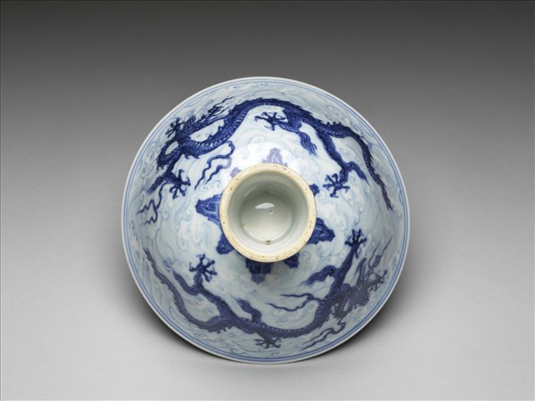 青花波濤雙龍紋高足碗