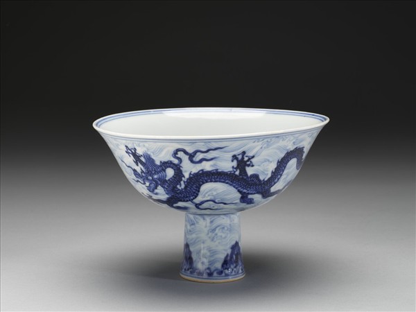 青花波濤雙龍紋高足碗