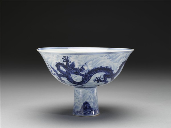 青花波濤雙龍紋高足碗
