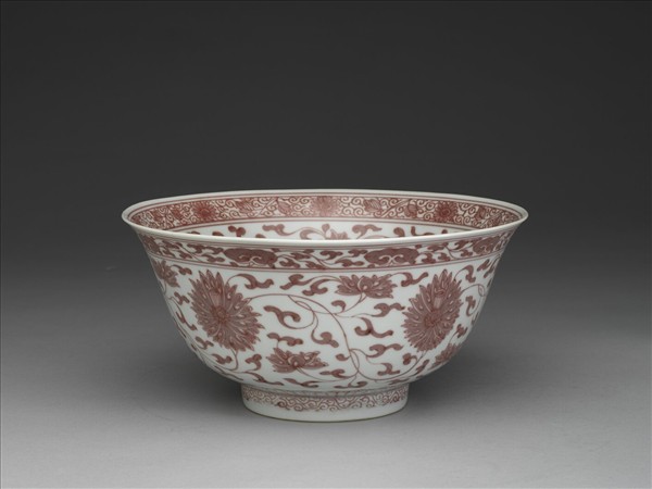 釉裡紅轉枝番蓮紋碗