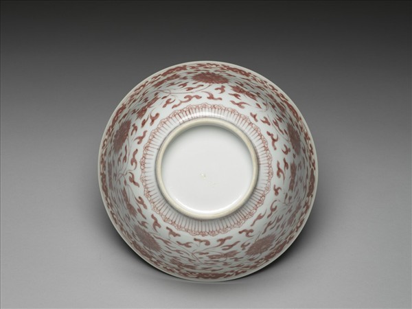 釉裡紅轉枝番蓮紋碗