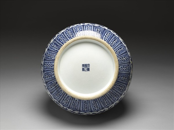 青花四季花卉龍耳尊