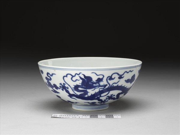 青花雲龍碗