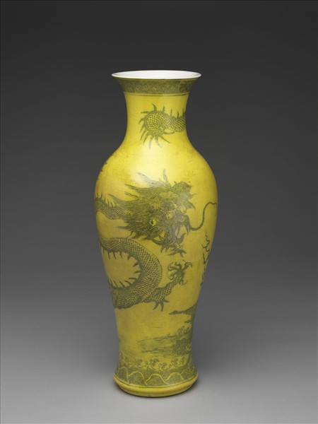 黃釉墨彩魚龍圖瓶