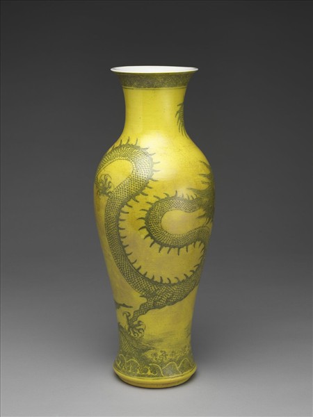 黃釉墨彩魚龍圖瓶