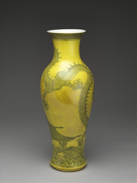 黃釉墨彩魚龍圖瓶
