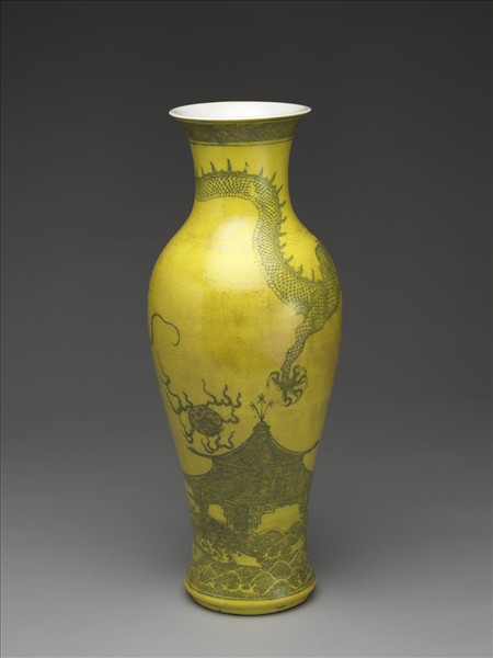 黃釉墨彩魚龍圖瓶