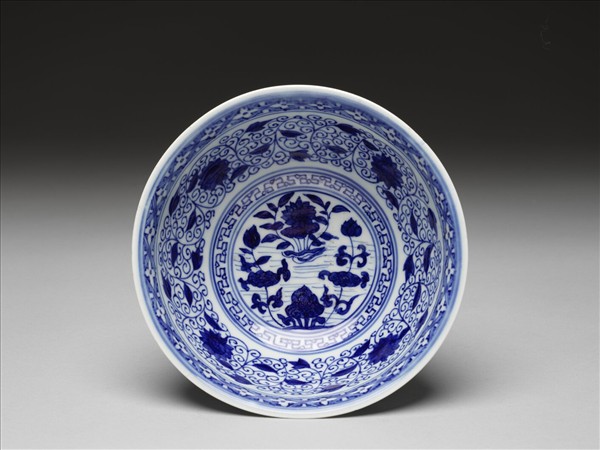 青花蓮花龍紋碗