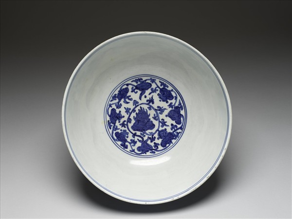 青花纏枝靈芝紋碗