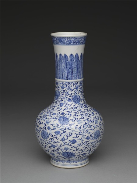 青花纏枝番蓮紋瓶