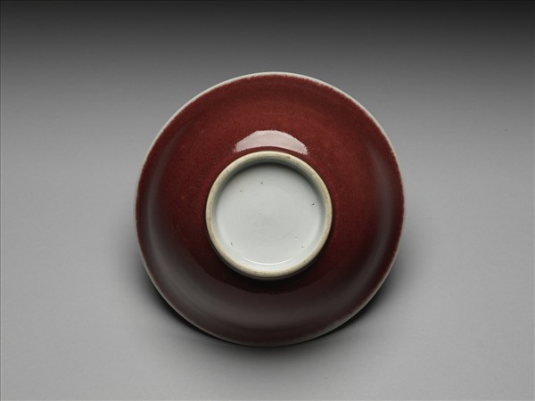 寶石紅白裡印花雙龍紋碗