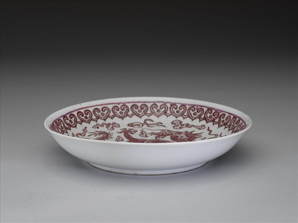 白地紅彩龍紋盤