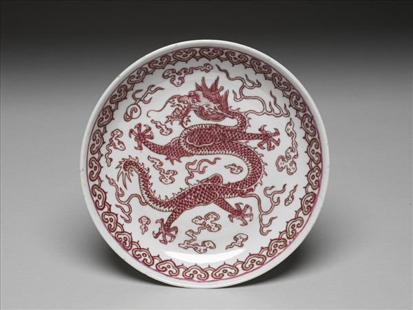 白地紅彩龍紋盤