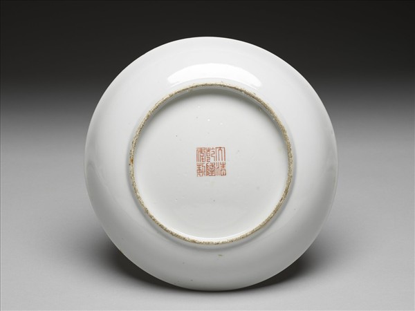 白地紅彩龍紋盤