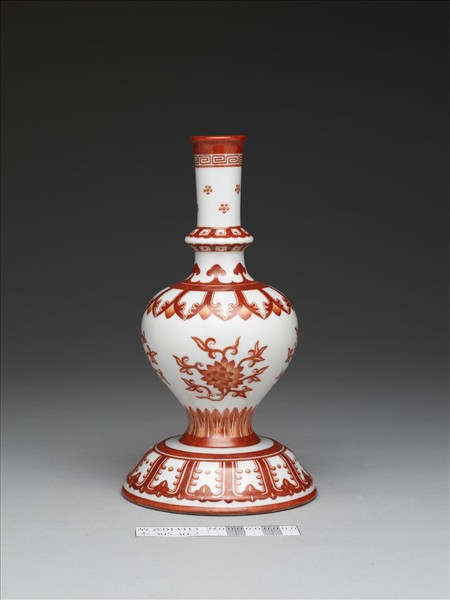 白瓷紅彩蓮紋甘露瓶