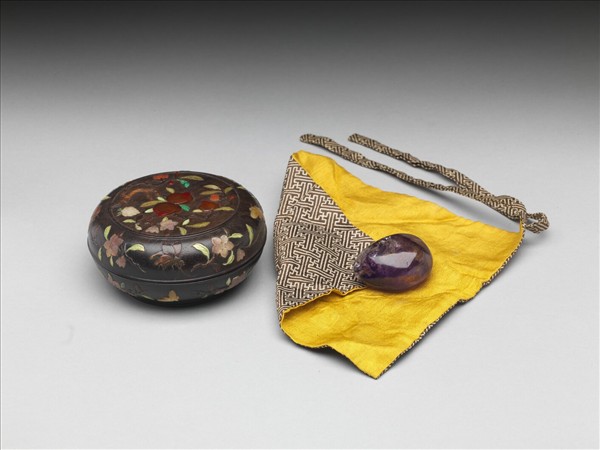 嵌寶花果圓木盒