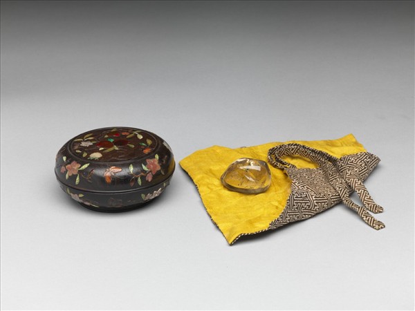 嵌寶花果圓木盒