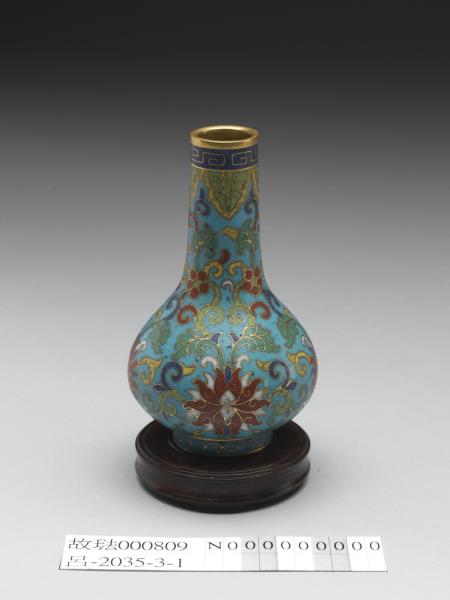 掐絲琺瑯番蓮紋瓶