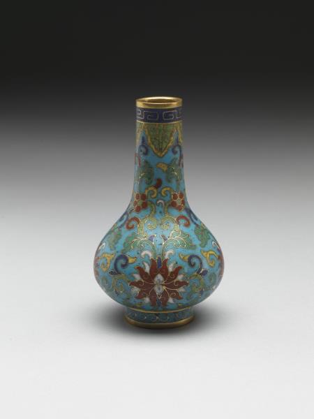 掐絲琺瑯番蓮紋瓶