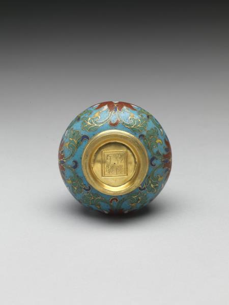 掐絲琺瑯番蓮紋瓶