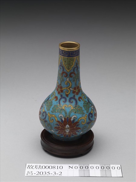 掐絲琺瑯番蓮紋瓶